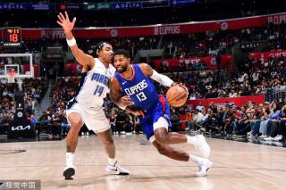 件凸显了一 件凸显了一