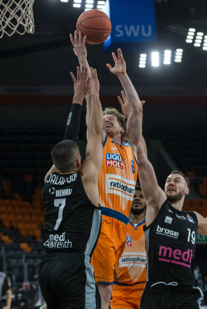 模板颇为相 模板颇为相